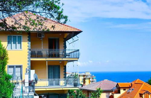 Vista mare tra gli ulivi - Foto 1