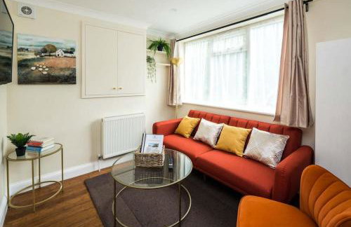 Where Style & Convenience Combine- Photo ID Required - Foto 7