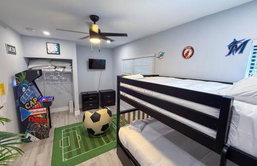 The LuxeLanding MIA- Swimming pool, Oasis Lounge, Mini Golf, BBQ and Hibachi Grill , and Outdoor Games - Photo 14