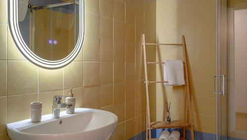 Kis-s Square Lovely Studio Flat - ItalyWeGo - Photo 3, towels, Shower