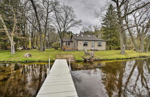 Lakefront Home with Seasonal Dock - 2 Mi to Skiing! - Foto 2