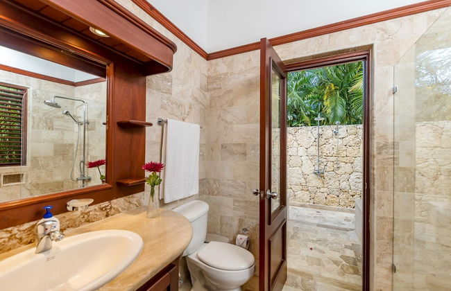 Casa de Campo Villa Luxurious Property up to 12 People With Pool Jacuzzi BBQ Golf - Photo 2