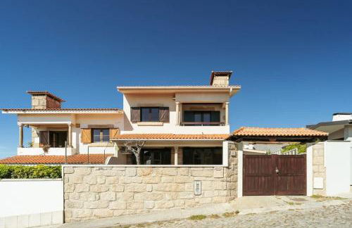 Beach Villa with Jacuzzi & Garage by HostWise - Foto 58