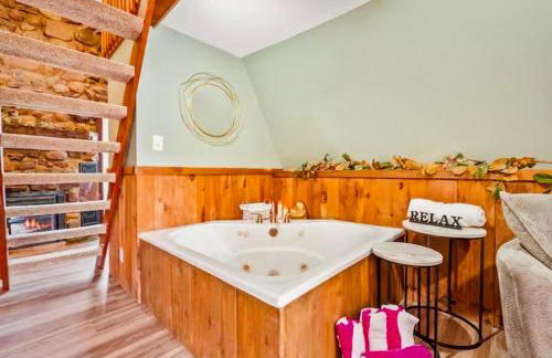 Couples A-frame Heart Jacuzzi Firepit Kayaks - Foto 12