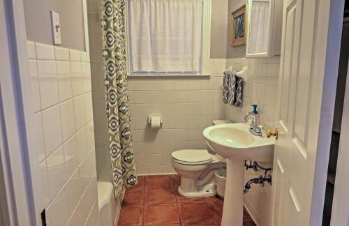 Quaint Austin Home with Yard about 5 Mi to Downtown! - Photo 22