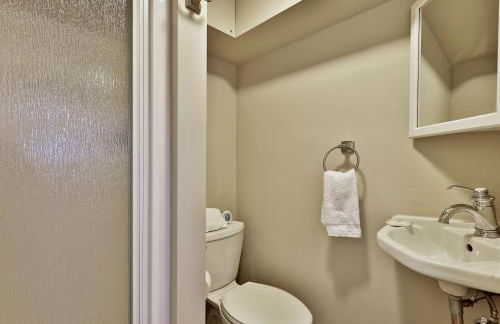 Premium 5 bedroom, pet friendly private home with hot tub 3 miles from the Skyship Bear - Foto 22