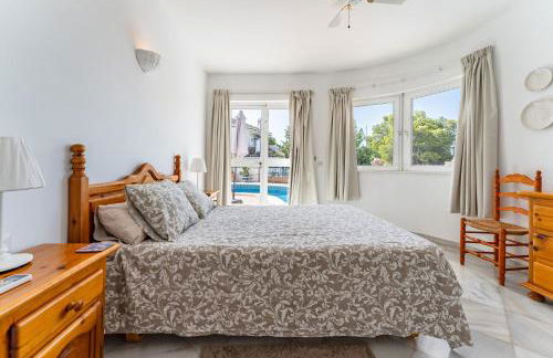 Villa with private swimming pool - Photo 12