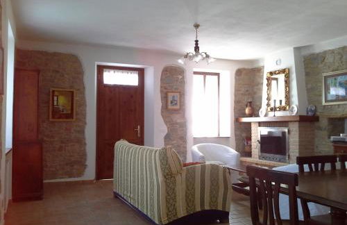 Refurbished 3 Bedroom Farmhouse in Emilia - Photo 26