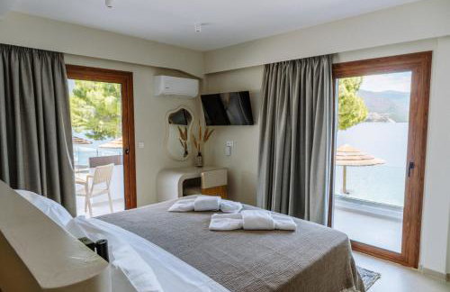 Trizonia Bay Hotel - Photo 76