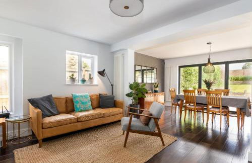 Stunning 5 Bed in the Centre of Bourton! - Photo 8