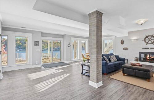 Grand Getaway with Private Dock near Coconuts - Foto 16