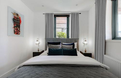 Divine Views from a Breathtaking LuxXe City Penthouse for a Gracious Life Style - Photo 27