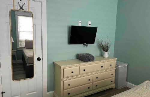 Bayside Bungalow-Updated Home Near the Bay & Beach - Foto 27