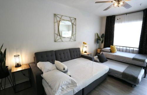 Renovated Modern Industrial Suite 2 BR Condo - Foto 7