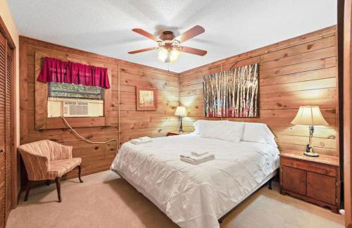 Classic Log Cabin with Fireplace on Quiet River - Foto 2