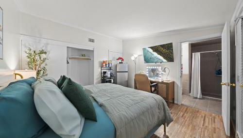Entire Private Studio with King Bed, Bathroom, 1 Parking, Available Now - Foto 4