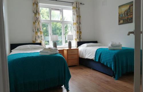 Lovely 3 Bedrooms Flat Near Romford Station With Free Parking - Foto 14