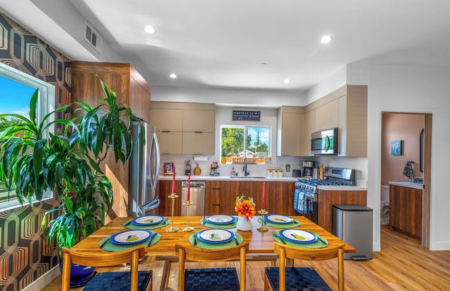 Luxurious Townhome - Photo 22