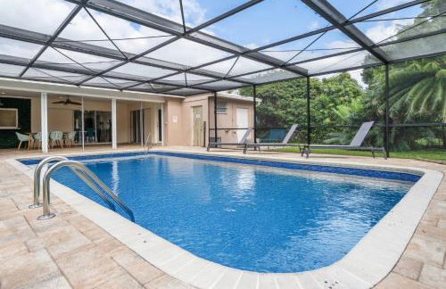Stunning 4BR Oasis with Pool, 14 minutes to the Ocean - Foto 16