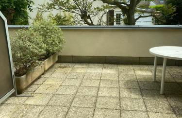 Studio en hypercentre refait à neuf en 2023 avec une belle terrasse! - Photo 1