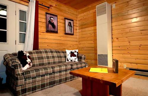 The Red Bears Den, Walk to River & Lake, In Town - Foto 14