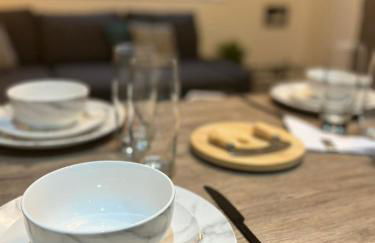 Perfect 1 Bed Apartment - Central with Parking, WiFi, TV, Desk - Foto 16