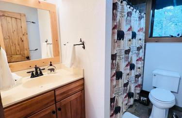 Maggie Valley 4BR Cabin with Hot Tub in Serene Forest - Foto 20