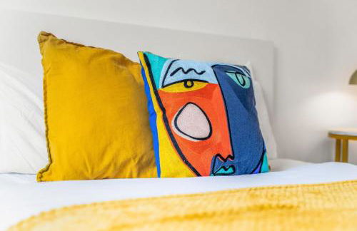 Spacious 3-Bed Home, Parking, Garden, Sleeps 7 - Foto 17