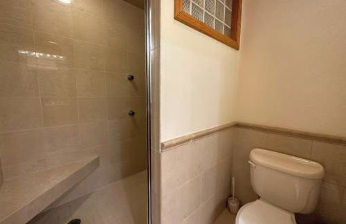 FC43 Renovated cozy spacious cottage with AC, air hockey, wifi close to ski trails! - Foto 18