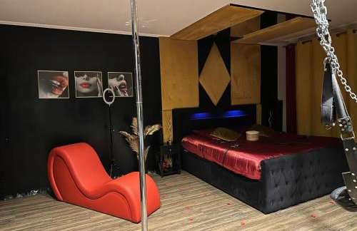 La loveroom bdsm de Nice " la chambre luxe des désirs " - Foto 5