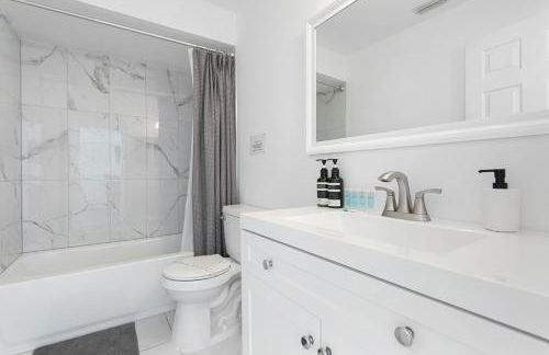 Amazing Pool Spacious 3BR House near Disney - Photo 19