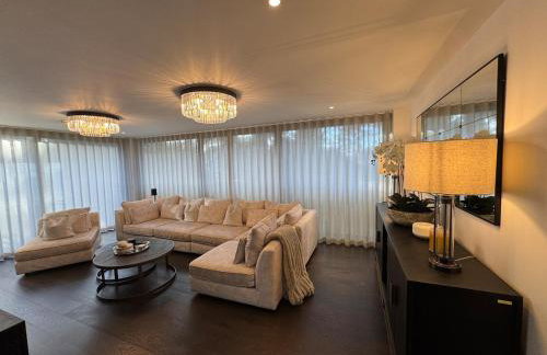 Luxury Villa - Hot Tub - Exclusive Offers - Amar Luxury Stays - Photo 28