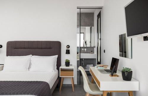 Seafront Villa Nafsika - Private Heated infinity Pool - Direct access to the beach - Play area - Foto 28