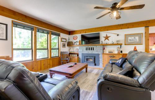 1 Mi to Lake: Hot Tub Haven in Pollock Pines! - Foto 1