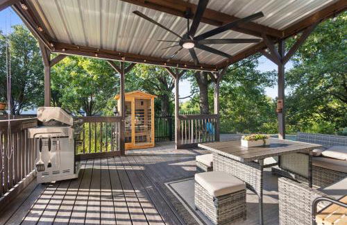 Heated Pool & Spa Mini Golf Bowling Game Room perfect for family - Photo 49