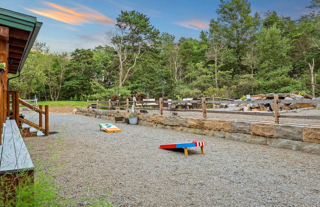 The Bigwood Cabin by Avantstay Hot Tub Firepit Pool Table Private Yard - Photo 63