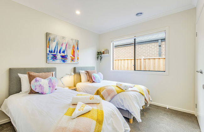 StayAU Charming 4BR Retreat Wyndham Vale - Foto 16