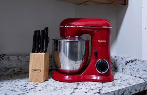 Dual patios, Free Laundry Service, College steps - Foto 18