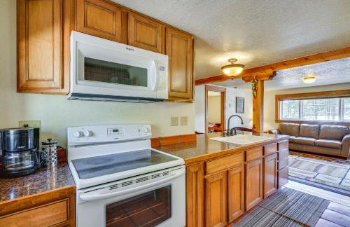 Secluded Stonewall Cabin with Mountain View! - Foto 2