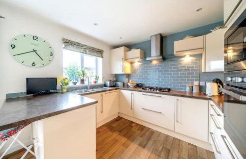 New Forest home - 4-beds and garden - 10 mins from Beach - Photo 11