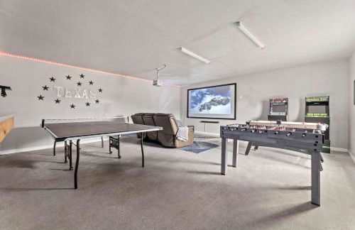 Luxurious Home with Huge Pool - Photo 46