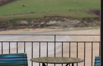 Beach Side Top Floor Property, Balcony & Sea Views - Foto 21