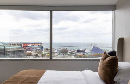 Luxury Downtown King Bed, Rooftop Pool - Photo 39