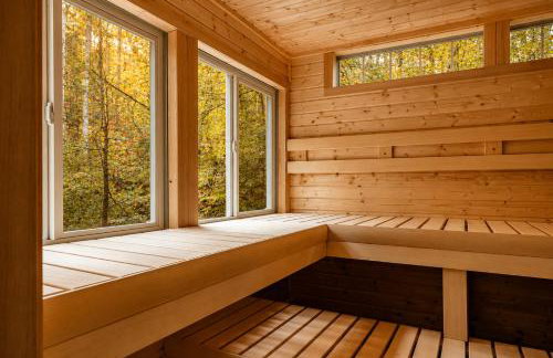Creek, Sauna, Hot Tub, Fire Pit & Pet-Friendly - Photo 2