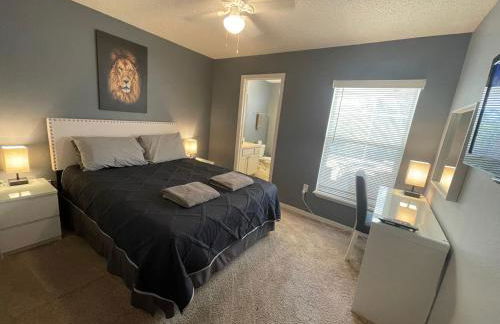 3 Bedroom Villa with Poolside Cinema and Games Room Close to theme Parks sleeps 6 - Photo 23