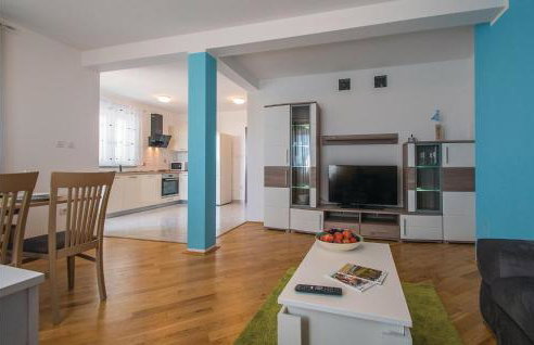2 Bedroom Awesome Apartment In Labin - Photo 4