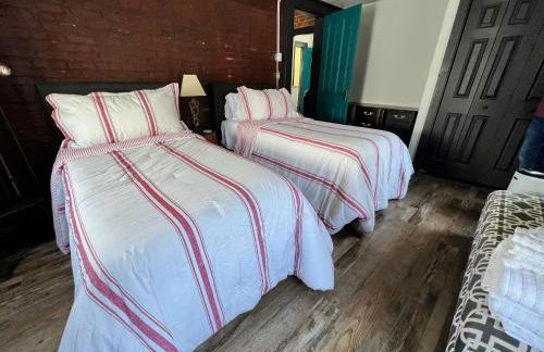 Historic, Stylish Getaway 2 blocks from Waterfront - Foto 11