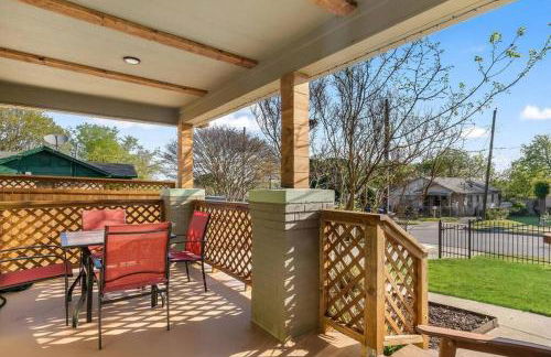 Stockyards 5 mins!-New!-Sleeps 8. Cowboy Bungalow - Foto 24