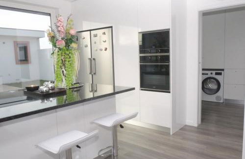 Ruhiges Modernes Haus Parkplatz WLAN Whirlpool - Foto 6