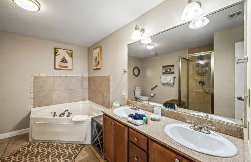 Smoky Mountain View Condo- Hot Tub, Indoor Pool, Walking Path, Playground - Foto 33